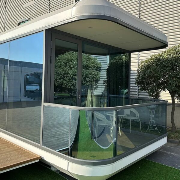 c8 capsule space house